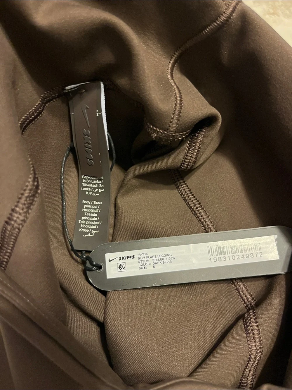 NWT Skims Nike flare legging New dark sepia Brown - Picture 8 of 8